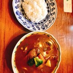Pumori - チキンと野菜のカレー1230円