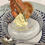 Grand rocher - 最初の前菜はカリフラワーのムース 天使の海老です