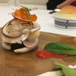 Grand rocher - 伊勢海老、サヨリ、ハマグリのミルフィーユ仕立て。なんとも贅沢な料理！これもまだ前菜なのです