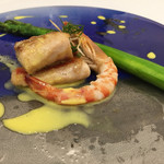 Grand rocher - 魚料理は金目鯛と才巻海老のソテーです。サフランソースが絶妙だった(o^^o)