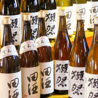 宴会コースの飲み放題には獺祭など全15種以上の日本酒をご用意