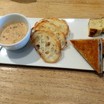 シャントレル - ランチ3,600円コース、食事前のおつまみ