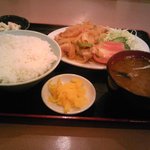 中華料理 新興軒 - スタミナ定食(850円)です。
