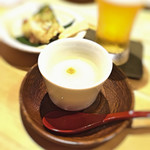 蕎房 猪口屋 - 先付けの茶碗蒸しも出汁が効いて美味しい！