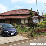 田舎うどん てつ - 裏側にも駐車場があります
