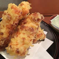 自家製粉石臼挽きうどん 青空blue 本店 - サクッと揚がったちくわ天、とても美味しい〜(o^^o)