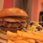 エッグベーコンチーズバーガー