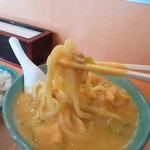 うどん 錦 - 太麺だが柔らかく喉越しがいい。