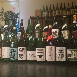 Approximately 20 types of Yamaguchi sake breweries! The 3-item sake set is very popular! Limited liquor available