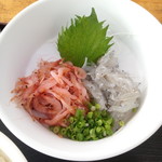 小川港魚河岸食堂 - 生桜えびと生しらす