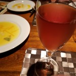 A4-5 BEEF BAR - サービスで頂いたスパークリング赤