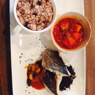 化学調味料不使用。美食同源プレートは６種類！