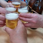 味の大番 - ビールはサッポロビールでした。大瓶600円、中瓶500円。本日最初の乾杯です。