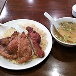 三和楼 - 排骨炒飯とスープ