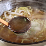 ラーメンハウス花林 - 素朴なスープ