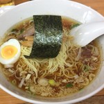中華 兆徳 - 兆徳そば700円はニンニク味強目のラーメンでした・・