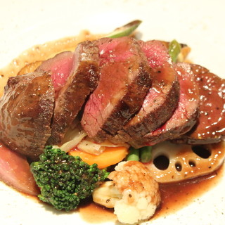 ★色々なお肉のメインディッシュをご用意しております！