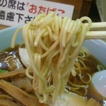 大和家支店 - 麺はプチンとした歯応え。