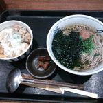 三間堂 - ランチ･セット (梅わかめ蕎麦(温)580円＋親子小丼280円=860円) 2016年2月