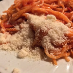 さぼうる - チーズはね、これぐらいがオトナのタシナミなンだよ （東京都・50代男性・親方） といいながらタバスコをブチまける親方 #BCMKR! 