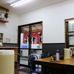 ラーメン田舎家 - ラーメン田舎家（テーブル席の様子）