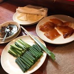 北京遊膳 - 薬味と味噌と包む皮