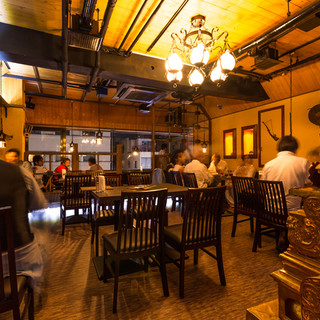 ネパールから輸入した調度品の数々