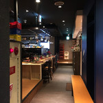 炭火とワイン 梅田店 - エレベーター開口直後