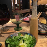 炭火とワイン - 付き出し (オリジナルドレッシングサラダ)