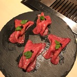 焼肉矢澤 京都 - 綺麗な握り