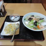 美膳房 - 蝦仁麺、炒飯