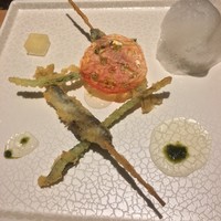 ゆきむら - 稚鮎 行者ニンニク 天麩羅 トマトウォータージュレ バジル 酢橘のヌーベ