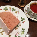 英國屋 - いちごのシフォンケーキとアールグレイ。