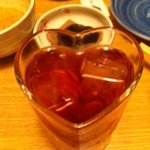 ほていさん 本店 - 何故かウーロン茶を頼んだらこんなグラスで。。みんなでどこから飲むのが最適かを競いましたww