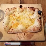 APIZZA - 2017.5.1。クアトロフォルマッジ648円＋ソフトドリンク302円　→500円