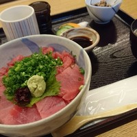丸新 - バチマグロの中落ち丼