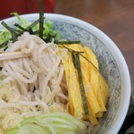 やぶ屋 - 細い白っぽい蕎麦です