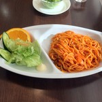 桜ん房 - ナポリタン・サラダ付き￥600