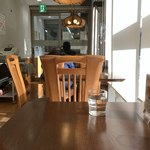 桜ん房 - 陽ざしで明るいです