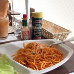 桜ん房 - あはは。粉チーズ・タバスコ忘れちゃったみたいで、もらいました。