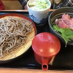 そば処 吉野家 - ミニマグロ丼とそばセット　マグロ丼についてはそこそこといった印象でした。　2017/04/29