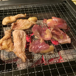 ひろ乃 - 上皮&ヒネ鷄モモの炭火焼き