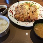 Yayoi Ken - 鶏もも一枚揚げ定食（にんにく醤油）（890円）