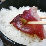 愛南 市場食堂 - 甘い醤油をつけていただきます。