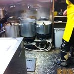 ラーメン二郎 目黒店 - 厨房