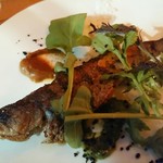 ヤマメのサルティアード　ナバーラ風