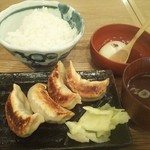 肉汁餃子のダンダダン - 餃子6個ランチ680円(残り2位はあとから)