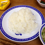 龍華 - ライスのアップ
      この店の定食はすべてがごはんおかわりし放題！お米大好きの僕にとってはこれが一番のサービスだ。
