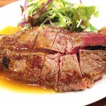 キャトルラパン 北梅田 - 1705_キャトルラパン北梅田_ステーキランチ(400g)＠1,300円 赤身がしっかりと美味しそうです！