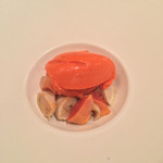 エヴィエ - 赤ピーマンとフルーツトマトのソルベ
            帆立の卵添え
